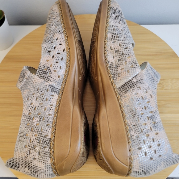 RIEKER Doris anitstress metallic leather perforated square toe Mary Jane shoes - Picture 10 of 16